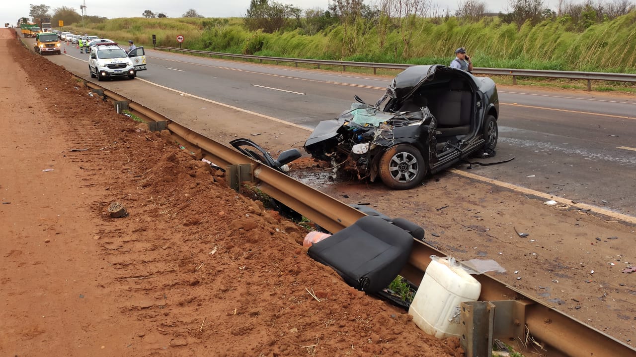 Foto 4 de 12 — ​Motorista fica gravemente ferido ao bater carro em caminhão de gado